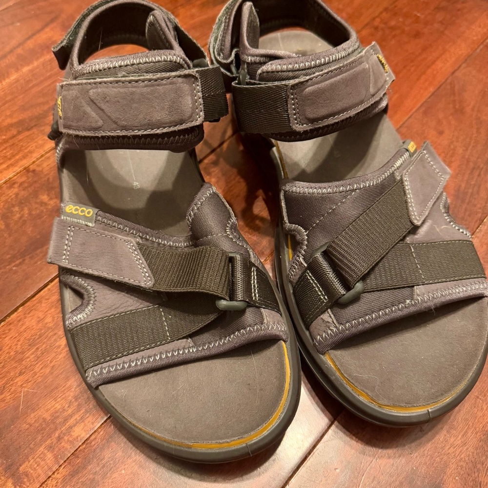 Excellent Condition ECCO Men's EXOWRAP 3-Strap Sandals Size 9 - 9.5 (43)
